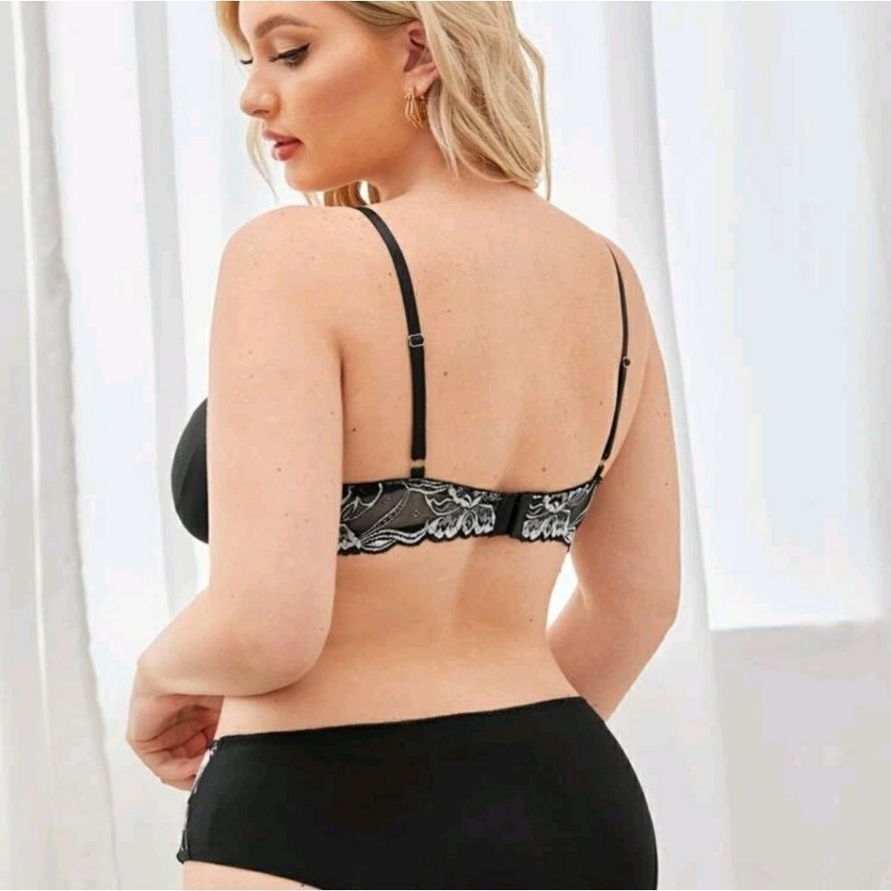 Plus Contrast Lace Lingerie Set - Picture 2 of 6
